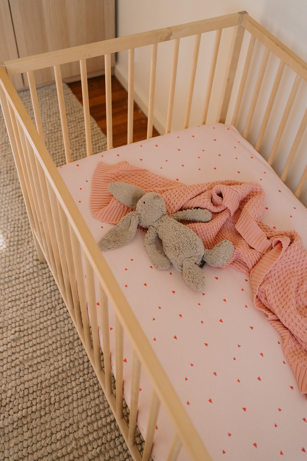 Darling Heart waterproof fitted sheet for cots and co-sleepers