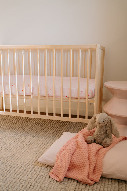 Darling Heart waterproof fitted sheet in GOTS-certified organic cotton