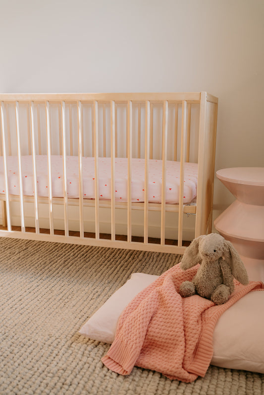 Darling Heart waterproof fitted sheet in GOTS-certified organic cotton